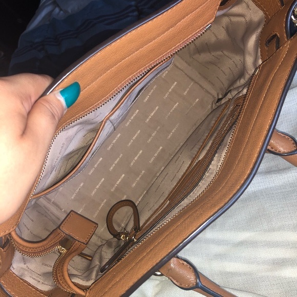 MK Hamilton Medium Handbag - Picture 4 of 13